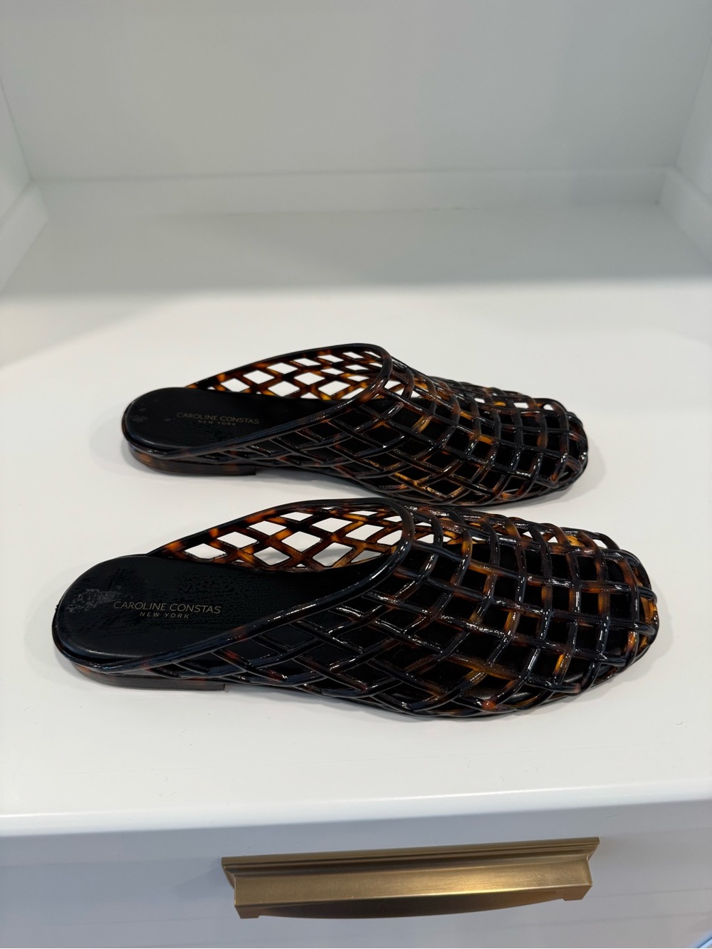Caroline Constas Women's Tortoiseshell Woven Slide Jellie Sandals - Picture 2 of 3
